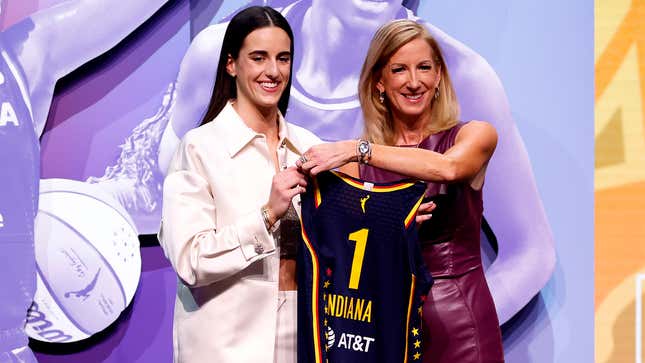 Image for article titled Pros And Cons Of Caitlin Clark Going To The WNBA
